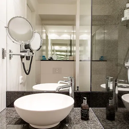 Hotel One Paris-porte Doree