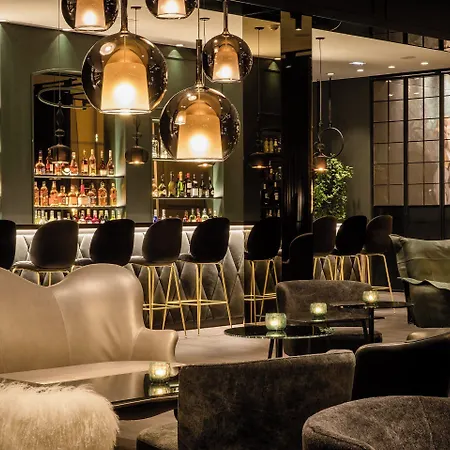 One Paris-porte Doree Paryż