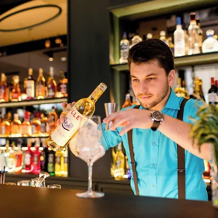 One Paris-porte Doree 3*